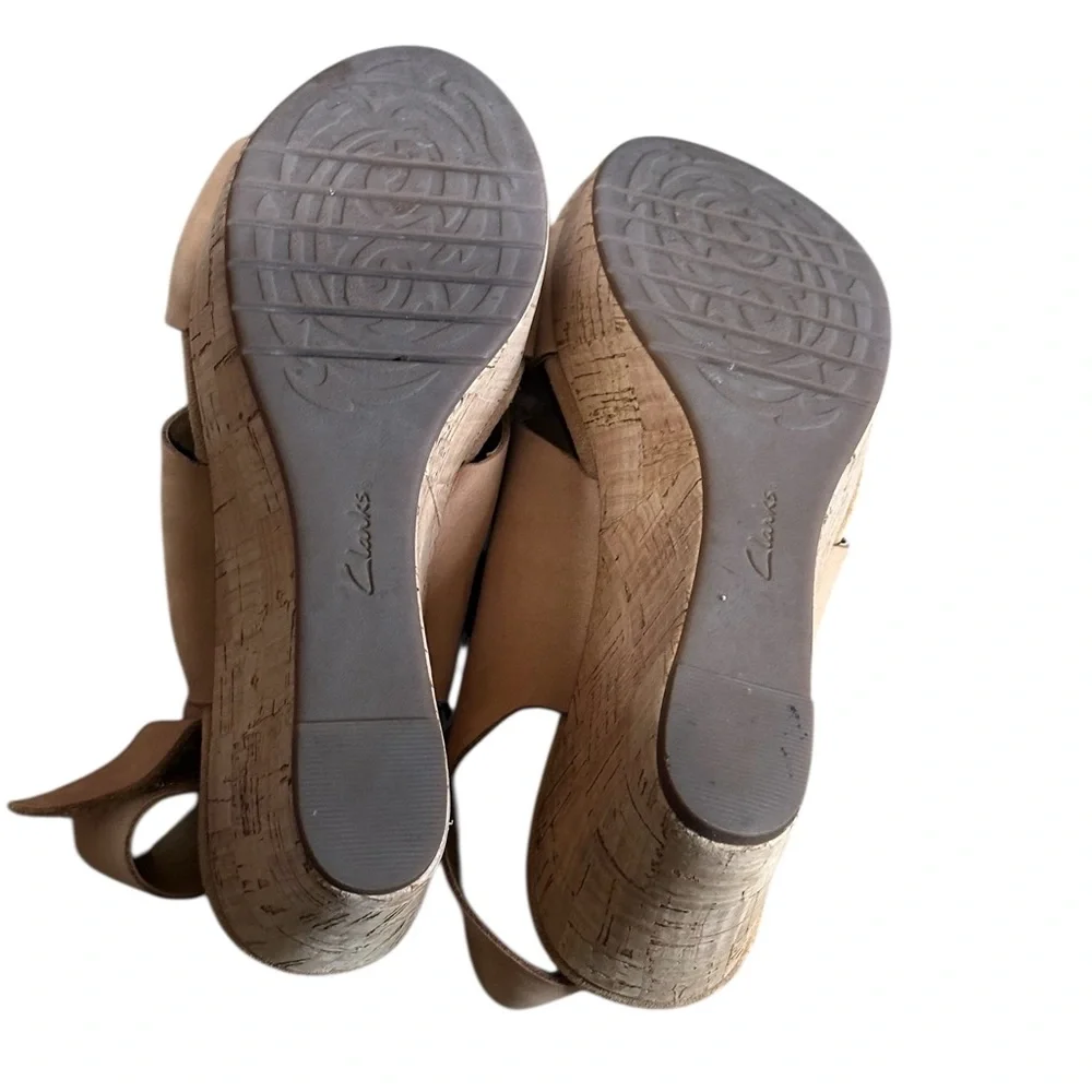 Clarks Caslynn Lizzie Artisan Cork Wedge Sandals Tan Beige Nubuck Size 7 1/2 W